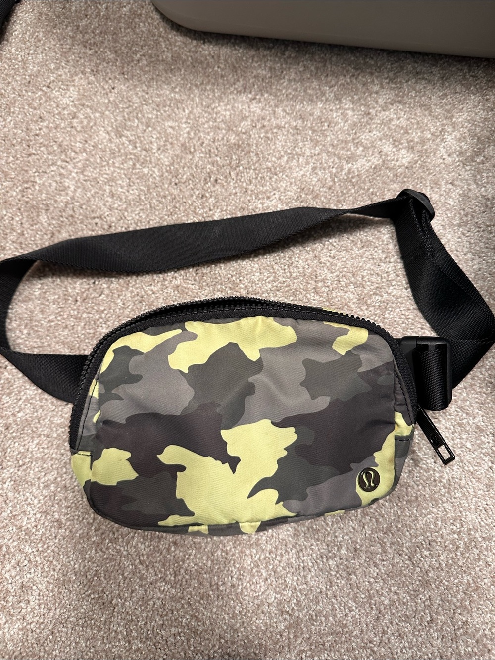 lululemon athletica Camo Belt Bag - Green/Black